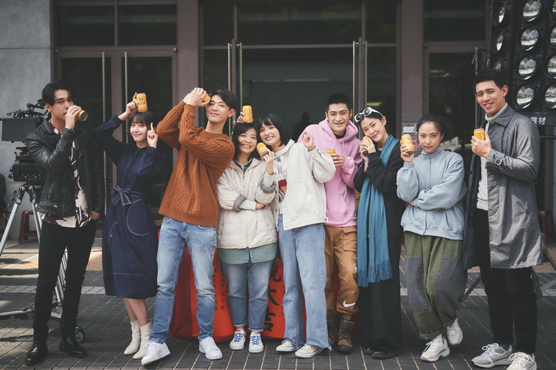 一杯熱奶茶的等待