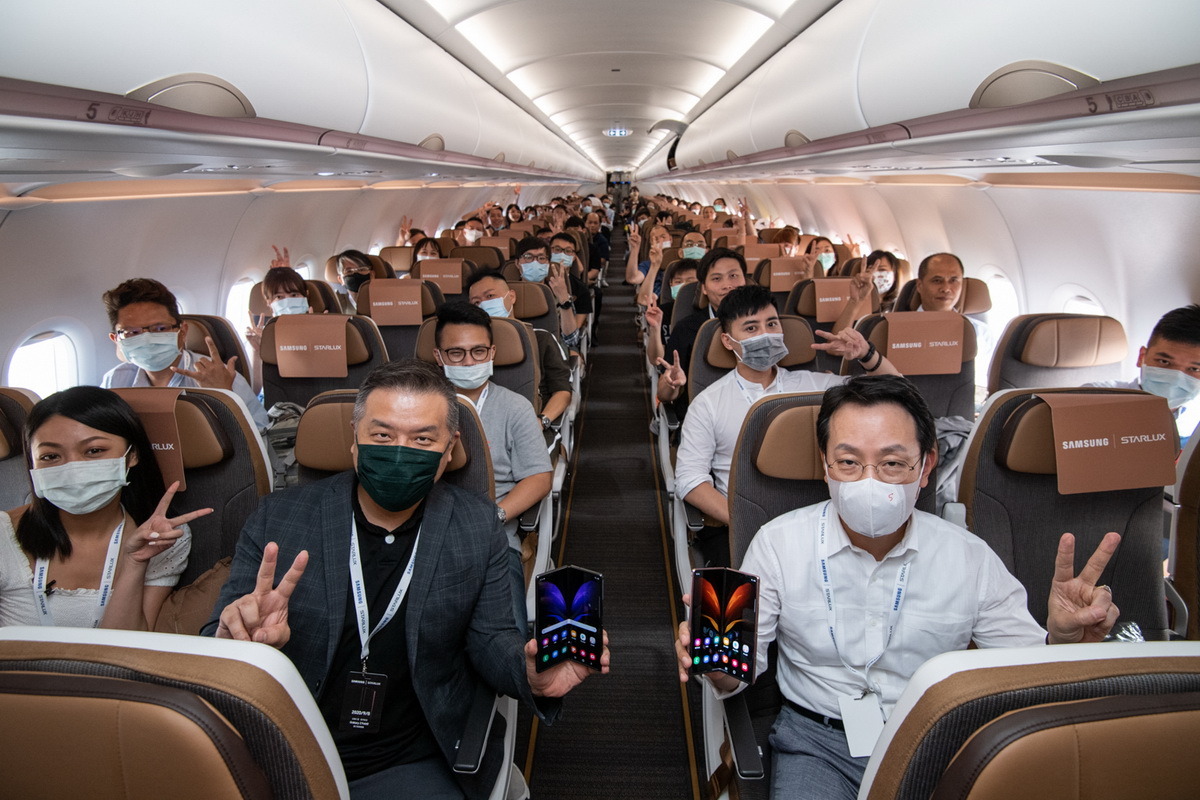 台灣三星電子攜手星宇航空、台灣之星、WeMo Scooter 共同展演行動新「摺」學