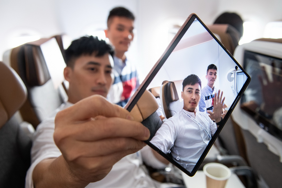 台灣三星電子攜手星宇航空、台灣之星、WeMo Scooter 共同展演行動新「摺」學