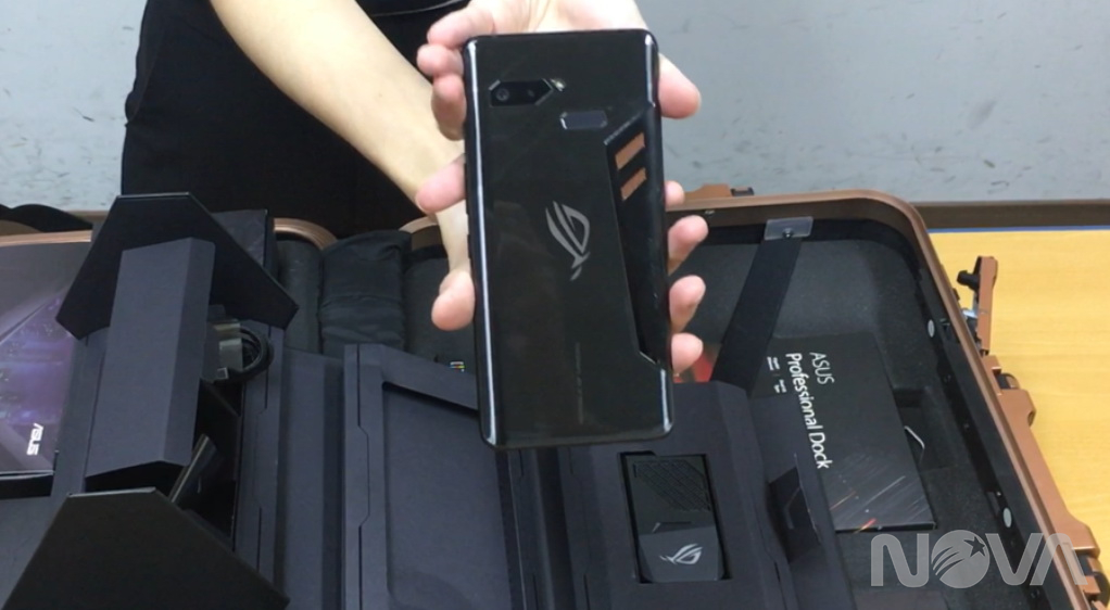 ASUS ROG Phone電競手機-全配件實測開箱
