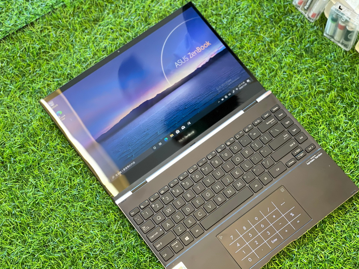 ASUS ZenBook Flip S UX371 全球最薄OLED翻轉筆電 開箱