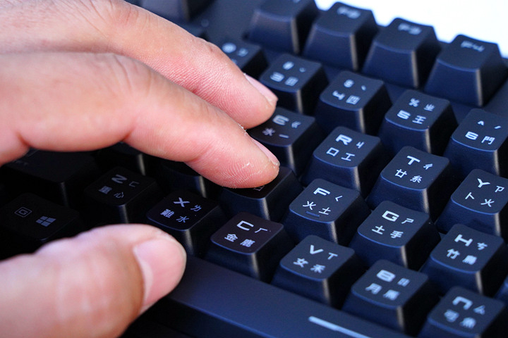 MSI Vigor GK20 電競鍵盤