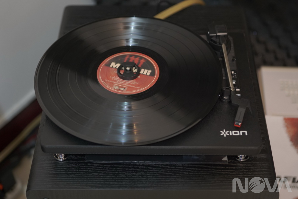 ION Audio Compact LP 摩登皮革黑膠唱機