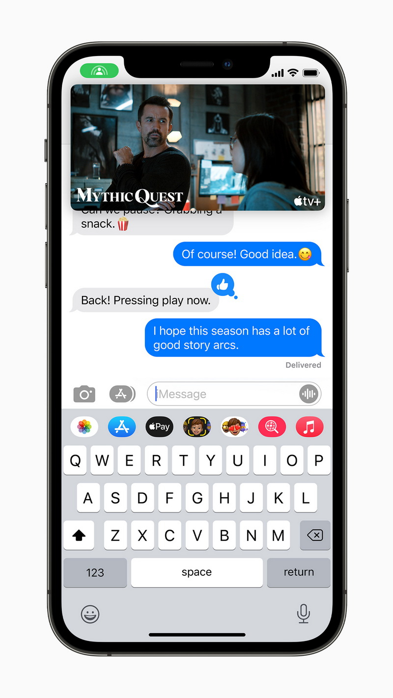 有了 SharePlay，使用者就能在與朋友 FaceTime 時分享體驗，包括在 Apple TV+ 或其他串流服務平台上同時觀賞電視節目或電影，或分享螢幕一起查看 app。