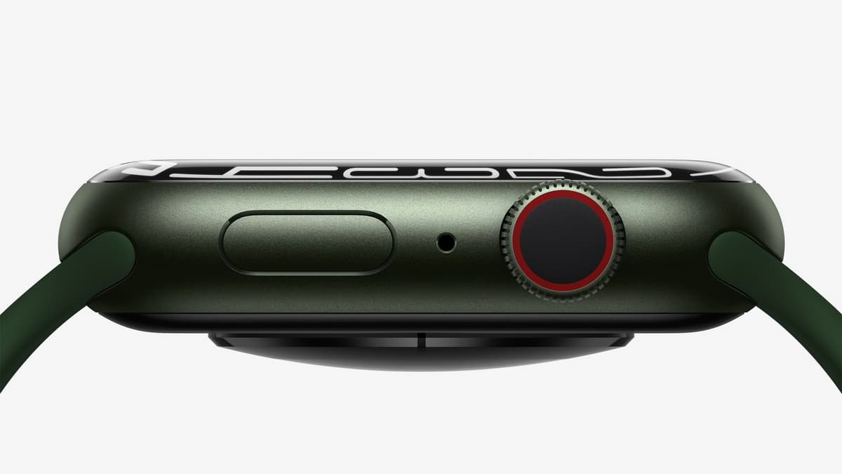 Apple Watch Series 7 顯示器邊緣設計基於光學折射原理，讓全螢幕錶面與 app 可以和錶殼彎曲處無縫連接。