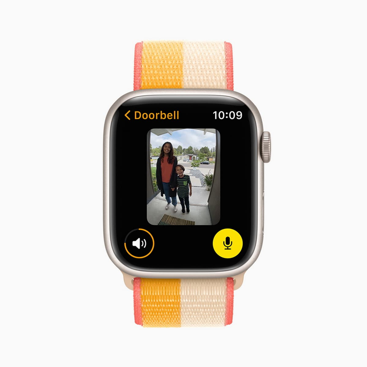 有了 watchOS 8，Apple Watch 使用者只要安裝支援 HomeKit 的相機，便可直接在手腕上查看是誰在門口。