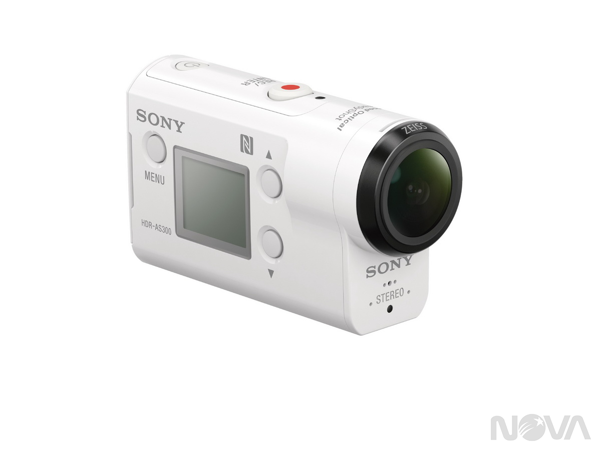 Sony HDR-AS300R，擁有時尚雪白機身，隨機配附腕戴外接控制器，可戴在手上做即時錄影觀看、拍攝與支援搖控開關機。
