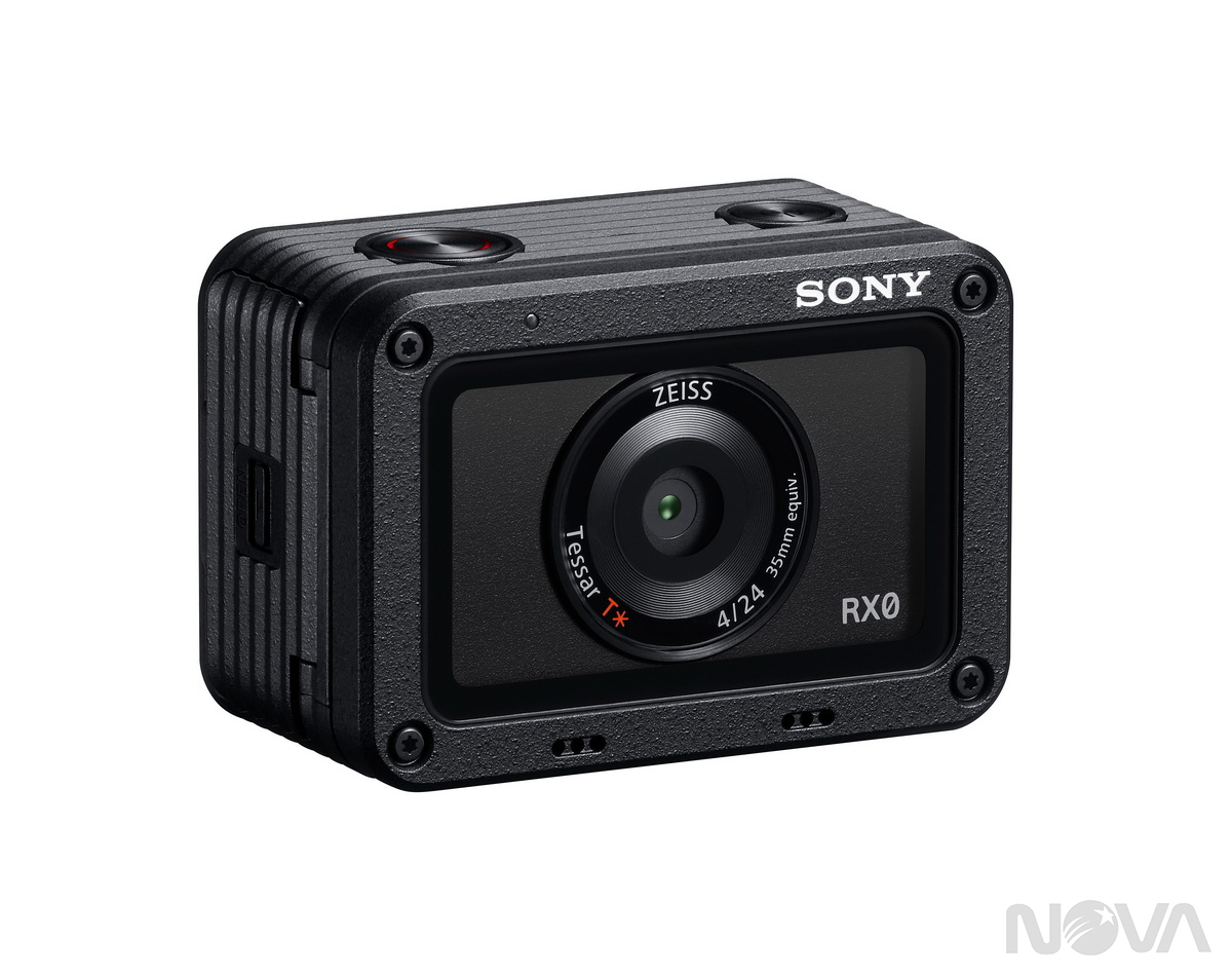 Sony Cyber-shot DSC-RX0防水袖珍相機，外觀袖珍方正，提供裸機10米防水、2米防摔、200公斤耐壓，並支援16fps高速連拍與960fps超級慢動作。