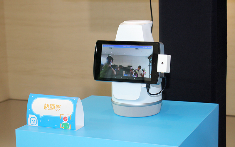 Bobbi智能影音管家機器人