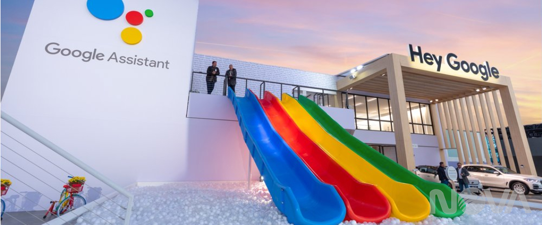 在助手的一點幫助下,使用Google的隱私控制比以往任何時候都更加容易。提出諸如“如何保護我的信息私密性?”之類的問題,以獲取最常見的隱私和安全性問題的答案。只需說出聲音,您就可以通過說“嘿Google,刪除我本週對您說過的所有內容”之類的內容,從您的Google帳戶中刪除“助手”活動。 在CES上,我們還宣布,我們將添加兩個新的語音操作,使人們可以輕鬆地控制其隱私,例如“嘿Google,這不是給您的”,它可以讓您告訴助手忘記了在無意間聽到的聲音激活發生。您還可以詢問“嘿Google,您要保存我的音頻數據嗎?”以了解您的隱私控制,並直接進入設置屏幕以更改偏好設置。 進入更多電視,汽車,揚聲器等 Google助手已經在超過10億台設備上使用。很快,助手將出現在Acer,Aftershokz,Anker Innovations,Belkin,Cleer,Harman Kardon,Konka,JBL,Lenovo,Philips,Seiki和LG的許多新型智能顯示器,揚聲器,耳機和條形音箱上。 電視是家庭中最大,使用最頻繁的屏幕,是人們使用助手的另一個重要場所。我們已經更新了Android TV,使電視製造商可以更輕鬆地在電視中內置遠場麥克風(從美國海信和TCL的最新型號開始),因此它可以像其他任何啟用了Assistant的智能揚聲器一樣工作。無論是關閉電視還是找不到遙控器,都可以使用助手訪問媒體和娛樂內容,獲取答案並用聲音控制電視。谷歌助手也將在2020年推出的三星新型語音智能電視上使用。 借助配備有Android Automotive OS的精選汽車和所有具有Android Auto兼容性的汽車內置的Google Assistant,您可以充分利用自己的時間在汽車上。去年年底,沃爾沃汽車公司披露了其首款電動汽車沃爾沃XC40 Recharge將配備一個新的信息娛樂系統,該系統由內置谷歌助手的Android系統提供動力。寶馬最近還宣布了對Android Auto的無線支持。 我們致力於使“助手”變得更易於使用,每天幫助更多,這只是您今年對我們的期望的第一步。