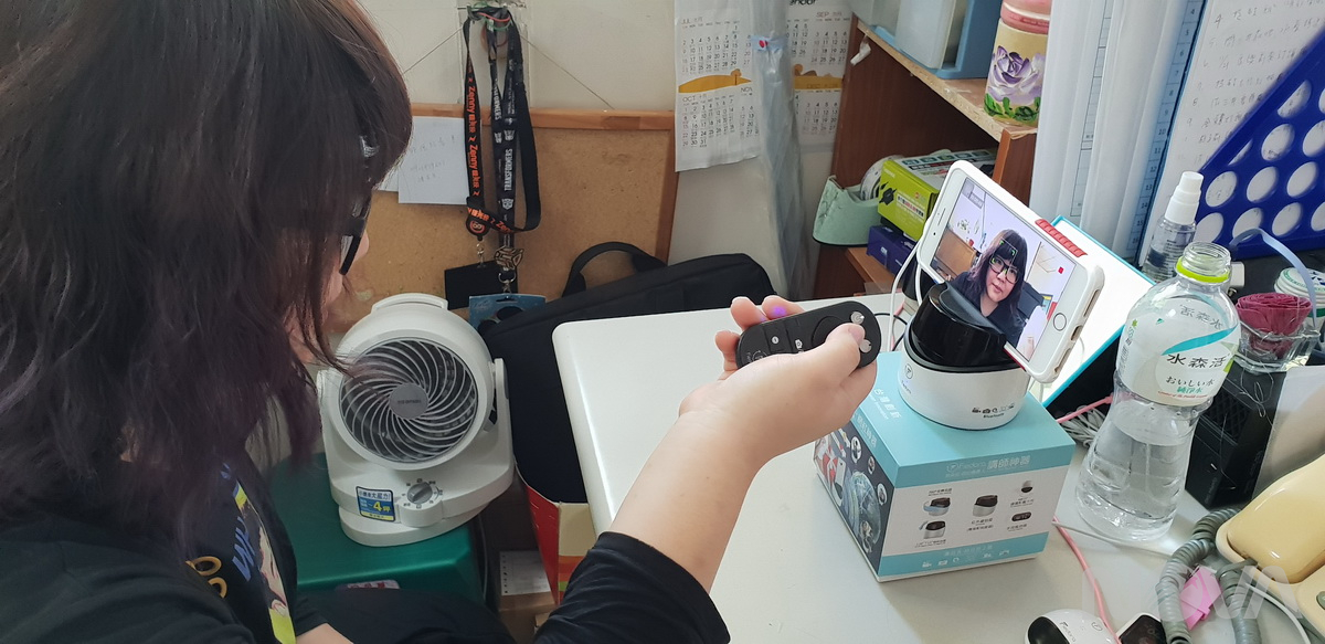 Fiedora拍朵拉-自拍機器人