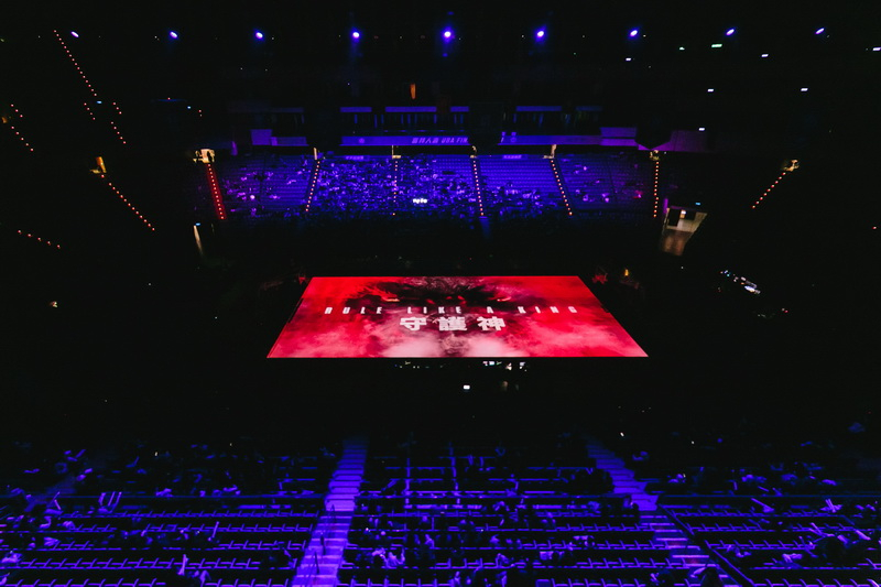 109學年度UBA大專籃球聯賽一級決賽於台北小巨蛋熱鬧登場,熱血賽事開打前,由超炫的「地板投影」揭幕,這也是UBA決賽首度出現球場投影,相信巨幅球隊介紹與特殊的立體視覺設計,讓現場球迷驚喜,帶來更高層級的看球享受,彩蛋則安排即將上映的大片【哥吉拉大戰金剛】精彩電影預告,兩隻巨獸震撼台北小巨蛋!