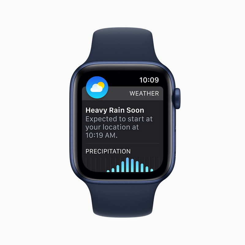 重新設計的「天氣」app 在 watchOS 8 中支援「惡劣天氣」通知，傳送「下一個小時降雨警示」，並於錶面提供最新的各項天氣資料