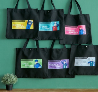 一張含有 配件, 袋子, 行李與袋子, 手提包 的圖片

自動產生的描述