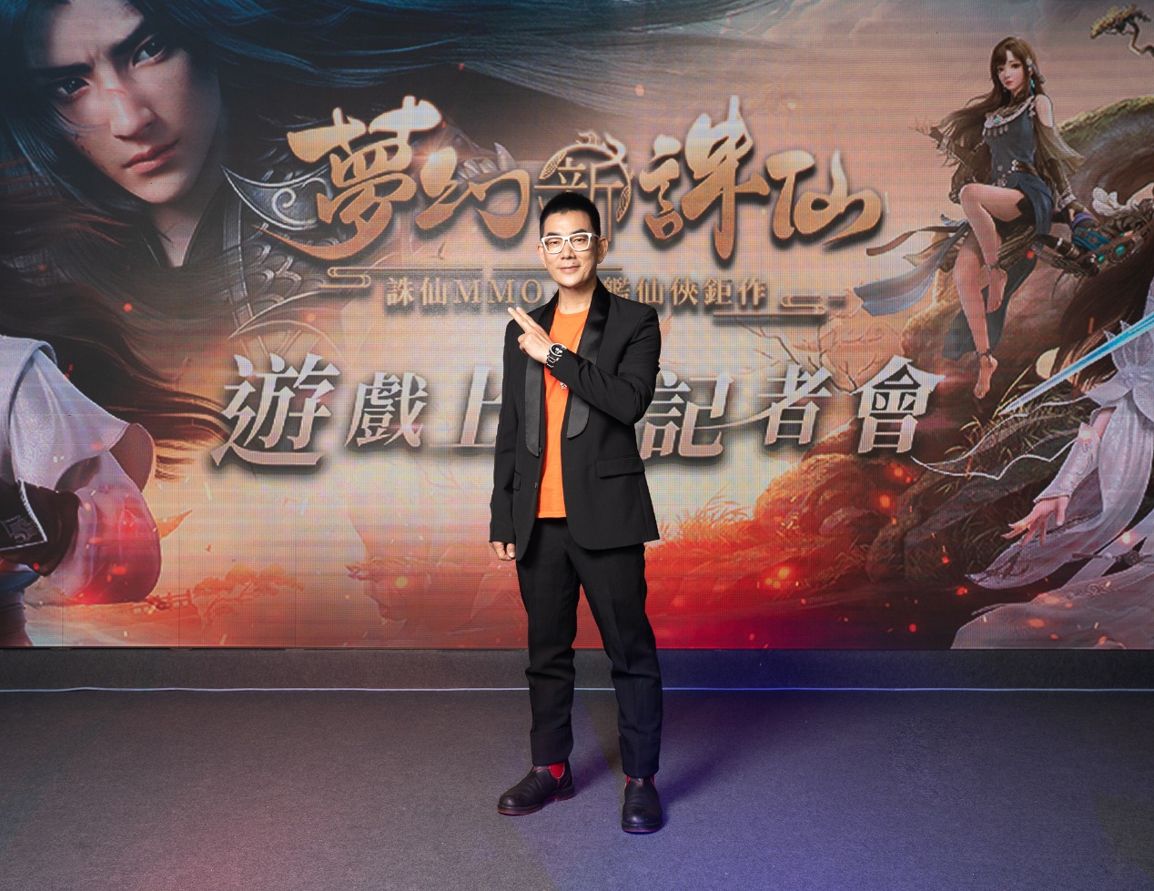 一張含有 文字, 個人, 油漆 的圖片
自動產生的描述