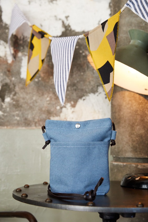 一張含有 室內 的圖片
自動產生的描述