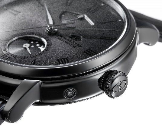 一張含有 時鐘, 類比手錶, 手錶, 黑與白 的圖片

自動產生的描述