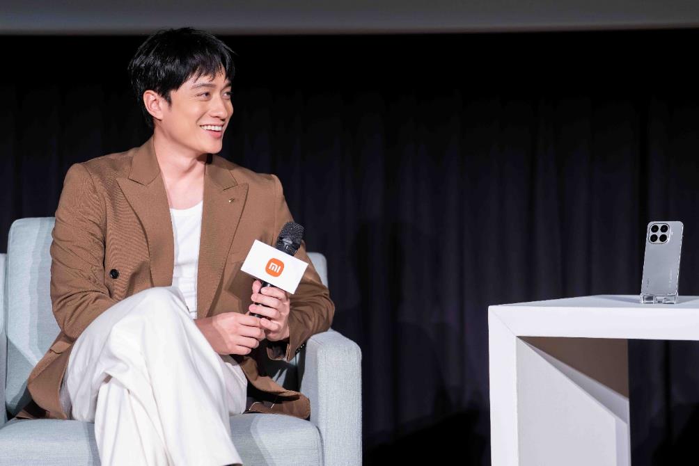 一張含有 服裝, 人員, 人的臉孔, 室內 的圖片
AI 產生的內容可能不正確。