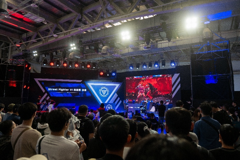 一張含有 音樂會, 觀眾, 人員, 服裝 的圖片
AI 產生的內容可能不正確。