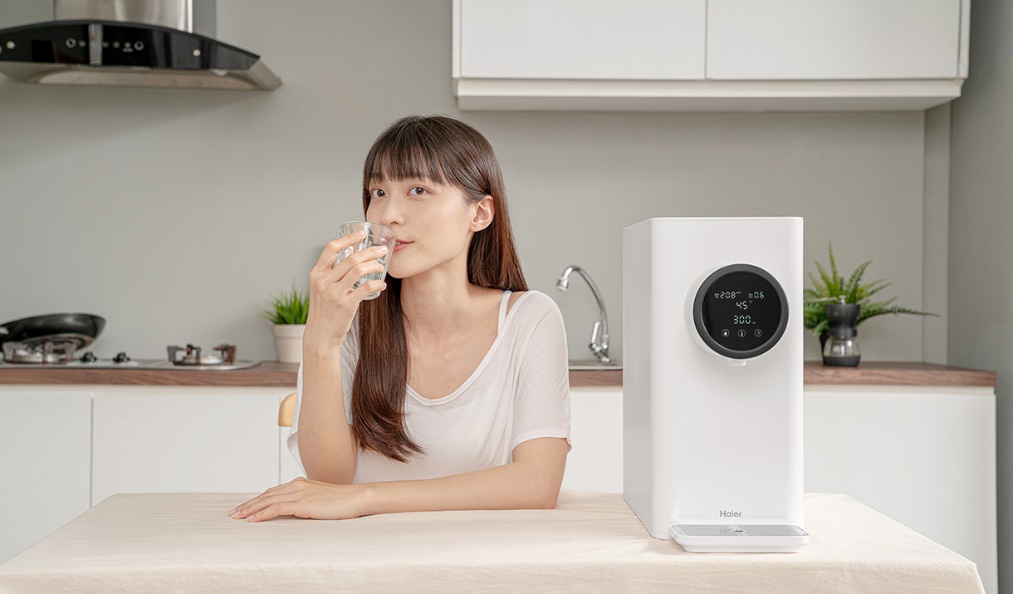 一張含有 室內, 牆, 個人 的圖片

自動產生的描述