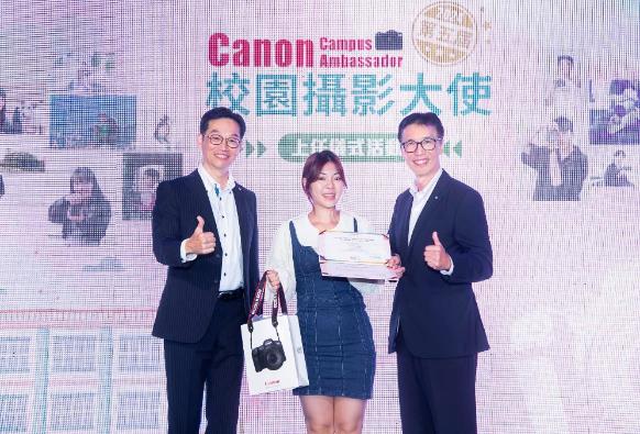 一張含有 服裝, 人員, 西裝, 人的臉孔 的圖片
自動產生的描述