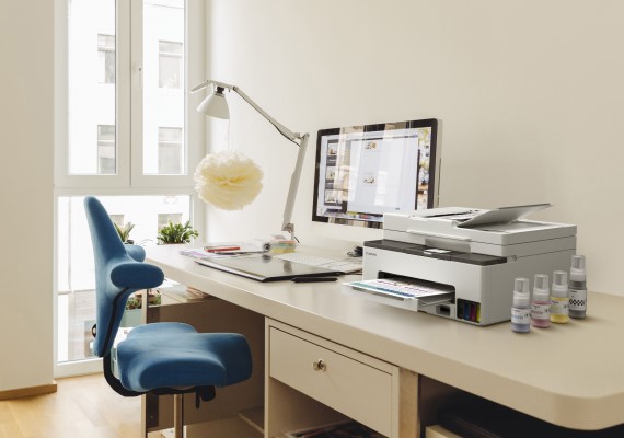 一張含有 室內, 牆, 傢俱, 電腦桌 的圖片

自動產生的描述