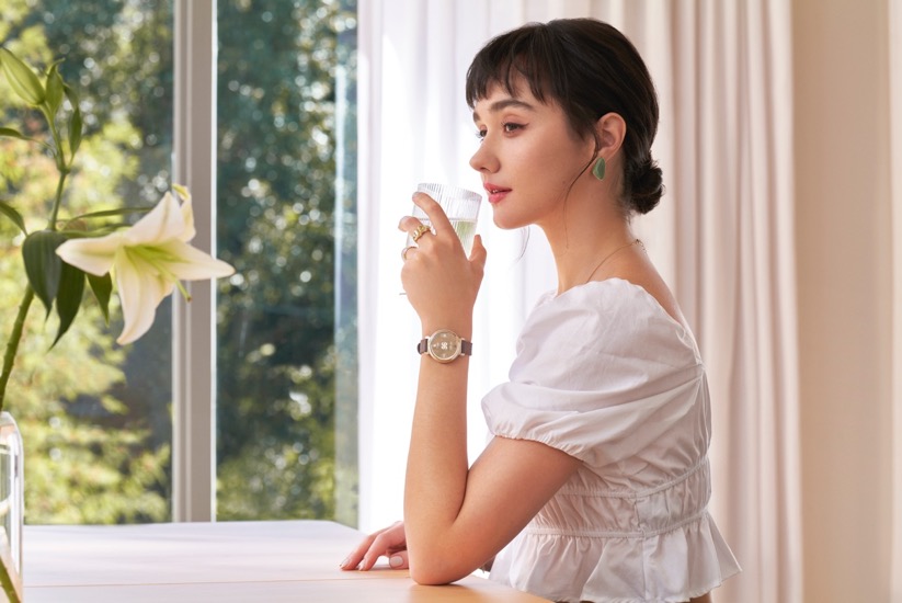 A person drinking from a glass
Description automatically generated