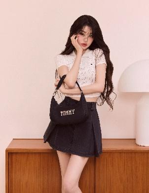 一張含有 人員, 服裝, 牆, 時尚配件 的圖片
AI 產生的內容可能不正確。