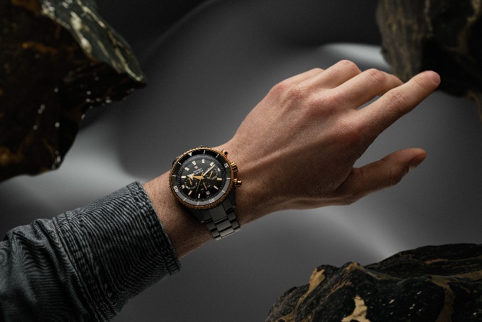 一張含有 人員, 時鐘, 時尚配件, 手腕 的圖片
AI 產生的內容可能不正確。