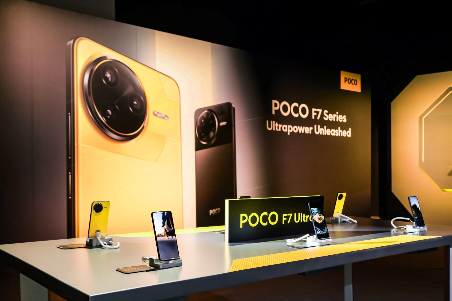 一張含有 文字, 牆, 室內, 傢俱 的圖片
AI 產生的內容可能不正確。