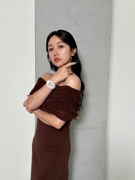 一張含有 人員, 人的臉孔, 牆, 服裝 的圖片

AI 產生的內容可能不正確。