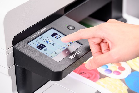 一張含有 小工具, 電子裝置, 人員, 可攜式通訊裝置 的圖片
自動產生的描述