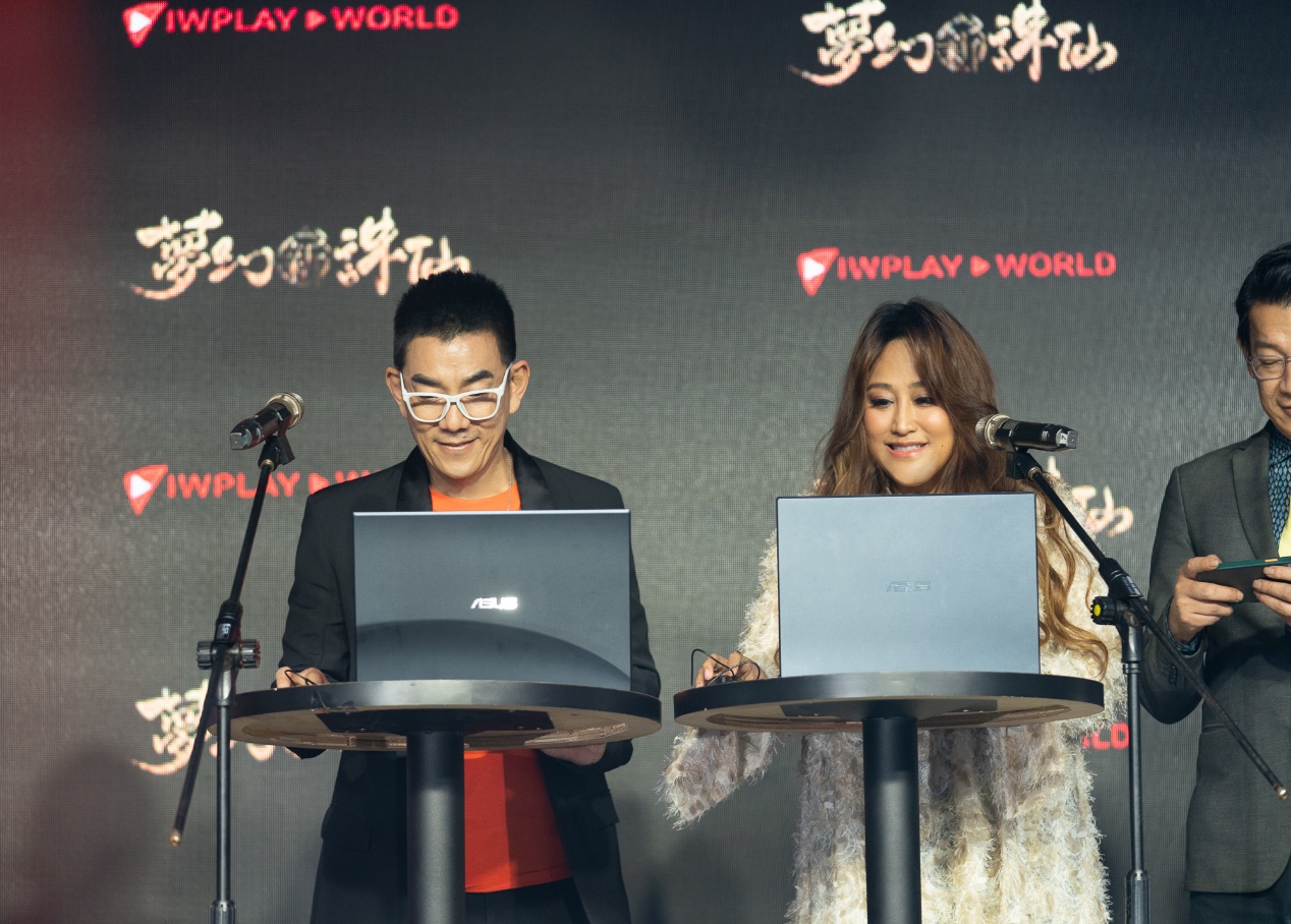 一張含有 文字, 個人, 室內 的圖片
自動產生的描述