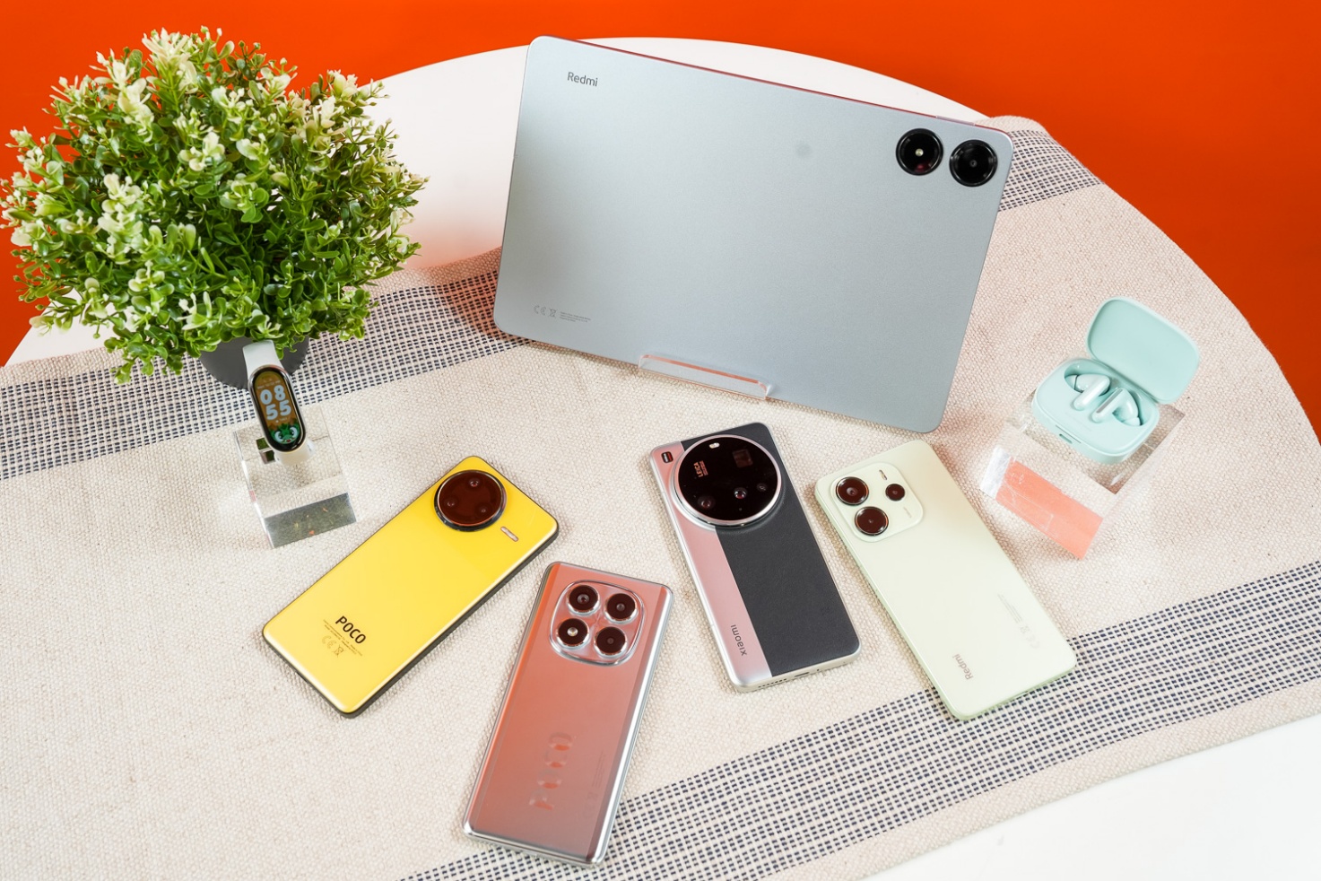 一張含有 行動電話, 資料表, 設計, 室內 的圖片

AI 產生的內容可能不正確。