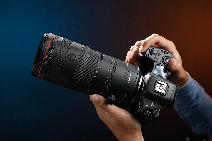 一張含有 相機和鏡頭, 人員, 光學儀器, 相機鏡頭 的圖片
自動產生的描述