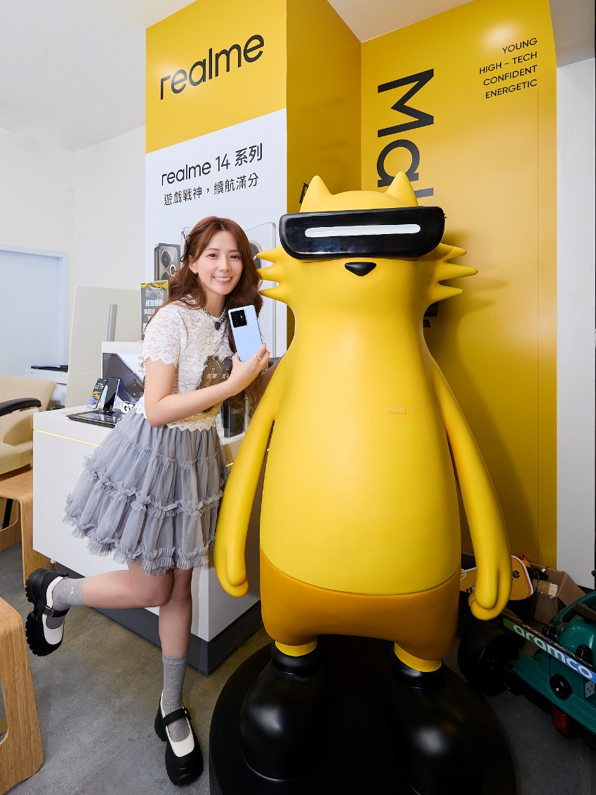 一張含有 服裝, 牆, 足部穿著, 室內 的圖片
AI 產生的內容可能不正確。