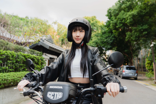 一張含有 戶外, 摩托車, 服裝, 人員 的圖片

AI 產生的內容可能不正確。