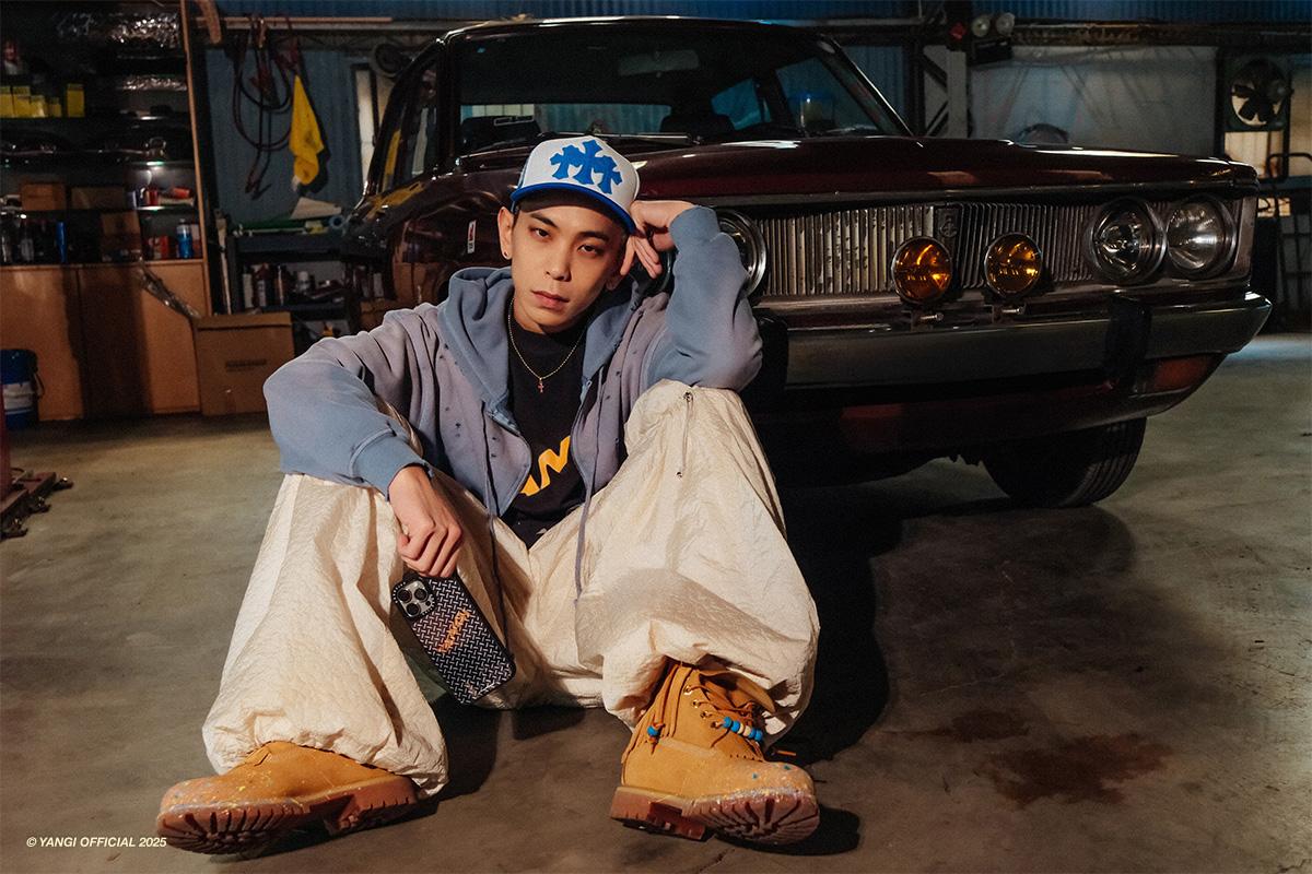 一張含有 人員, 足部穿著, 服裝, 盒 的圖片
AI 產生的內容可能不正確。